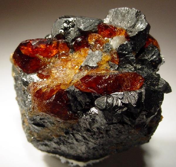  Chondrodite- Magnetite-37952