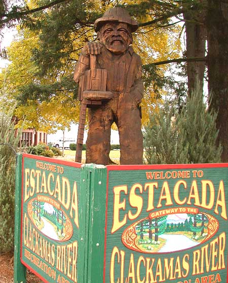  Wooden statue - Estacada, Oregon - 20041113