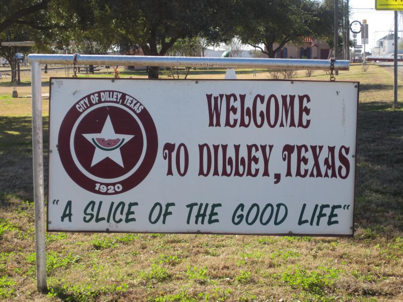  Welcome sign in Dilley, T X I M G 2492